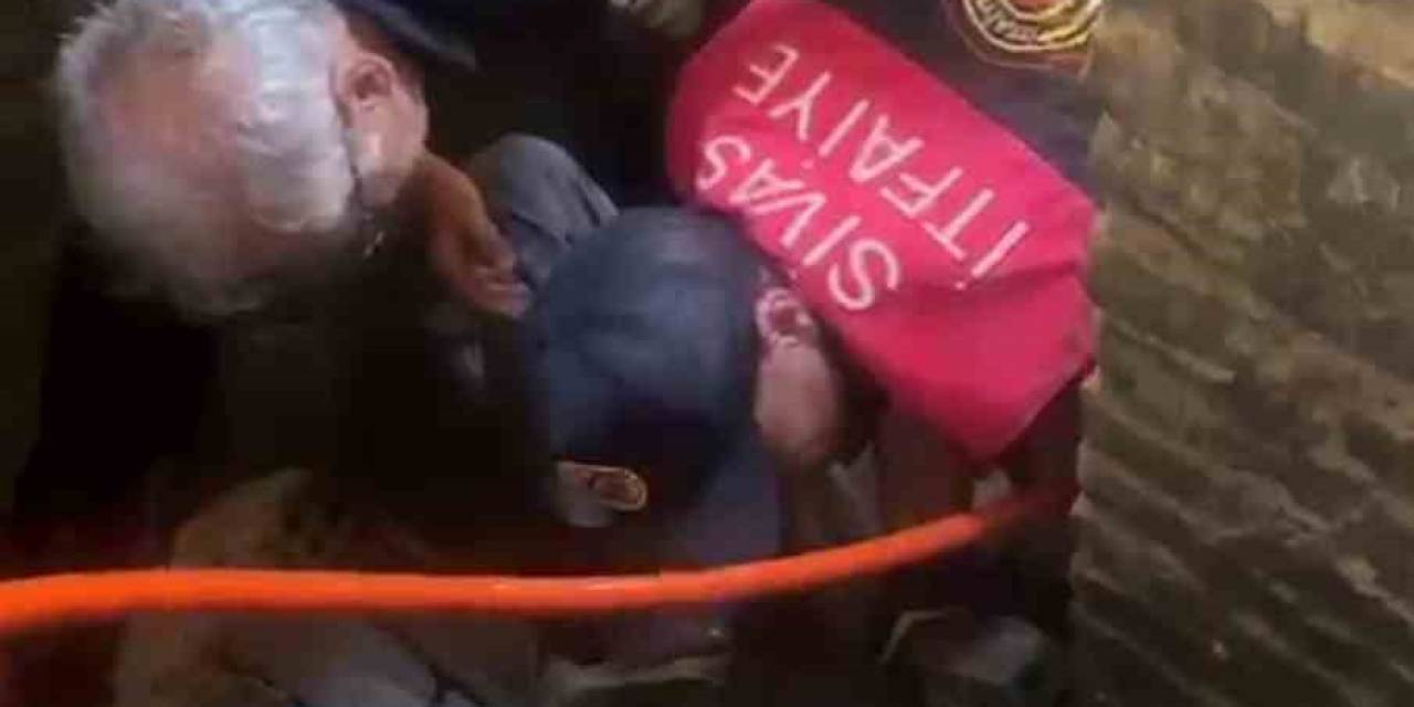 Yıkılan Duvarın Altında Kalan Hurdacıyı İtfaiye Kurtardı