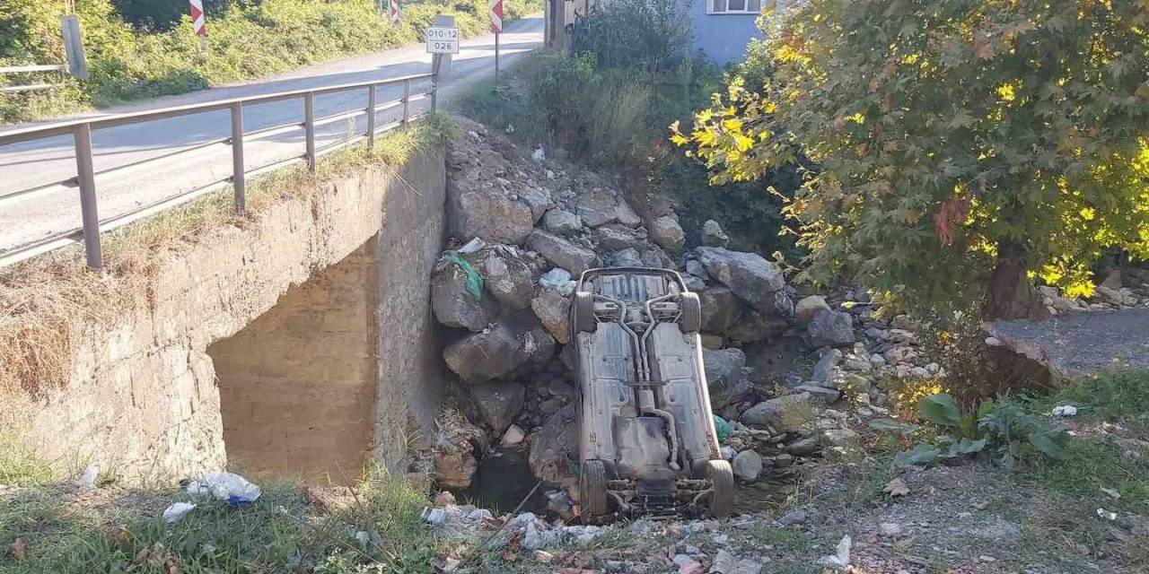 Sinop’ta Otomobil Dereye Uçtu: 1’i Bebek 4 Yaralı
