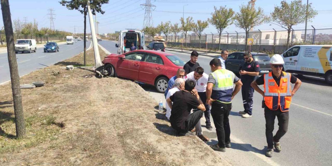 Esenler’de Cenazeye Giderken Direksiyon Hakimiyetini Kaybederek Kaza Yapan Abi Kardeş Yaralandı