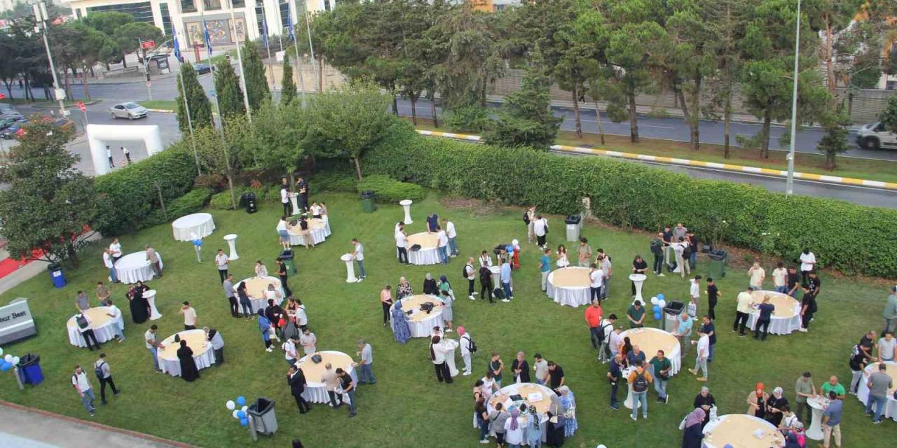 İzin Dönüşü Çalışanlara Kırmızı Halılı Karşılama