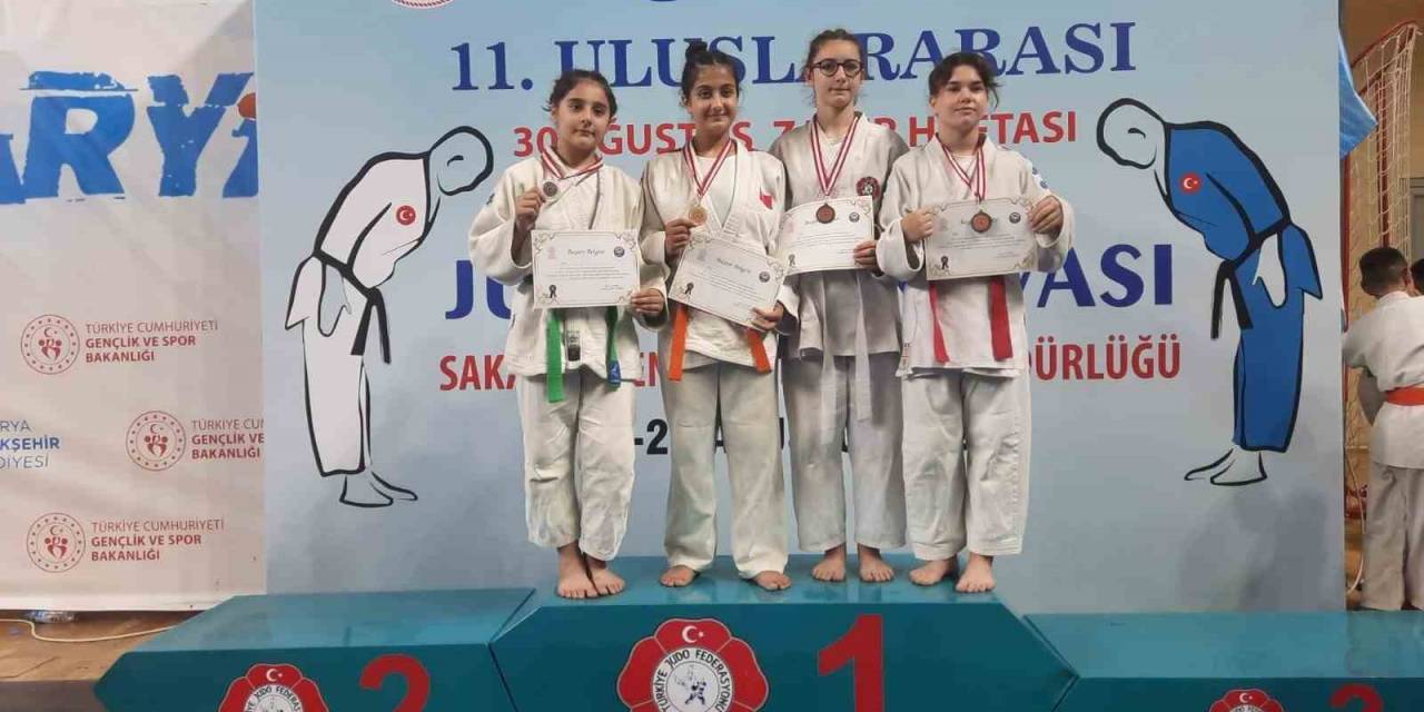 Salihlili Judoculardan 3 Altın, 1 Gümüş, 2 Bronz Madalya