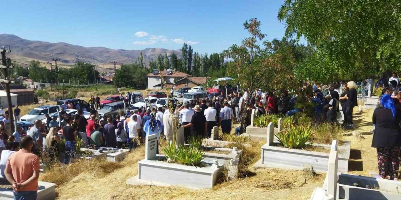 Suda Boğulan Çocuk Son Yolculuğuna Uğurlandı