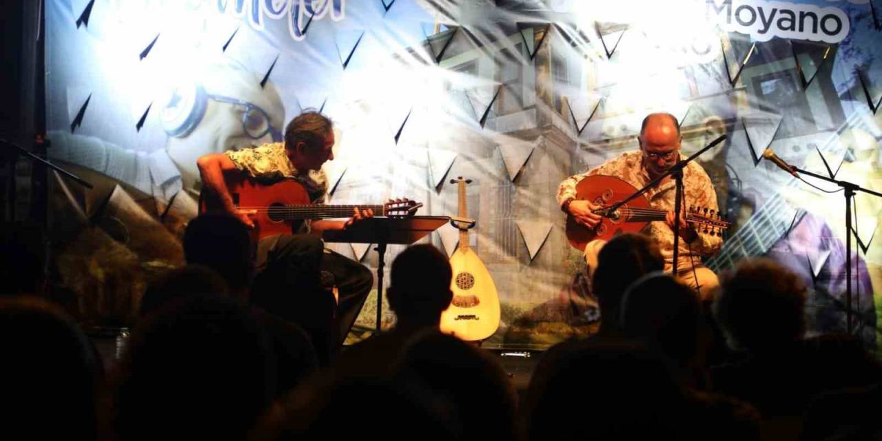 Ünlü Gitaristten Tarihi Konakta Muhteşem Konser