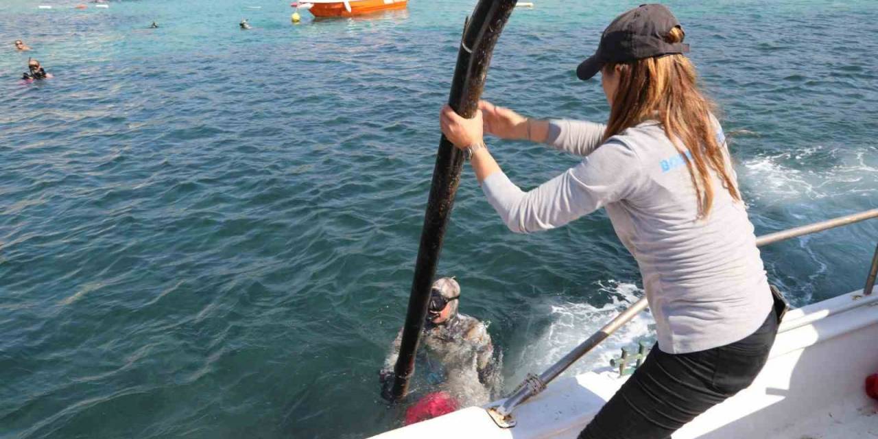 Kadıkalesi Ve Akyarlar’da Deniz Dibi Temizliği