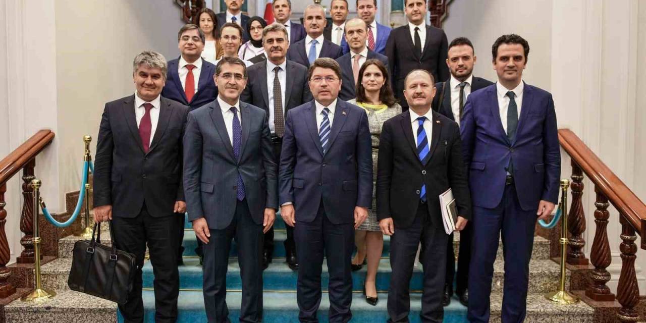 Bakan Tunç, Cumhurbaşkanlığı Strateji Ve Bütçe Başkanı Şenel İle Bir Görüştü