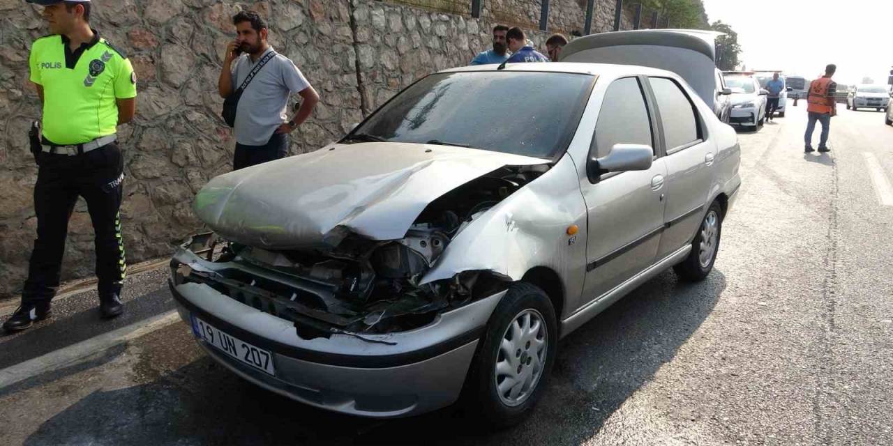 Tıra Çarpan Otomobilden Dumanlar Yükseldi: 1 Yaralı