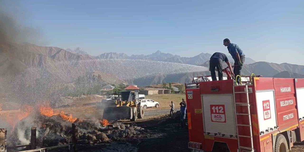 Hakkari’de 600 Bağ Ot Ve Kamyonet Yandı