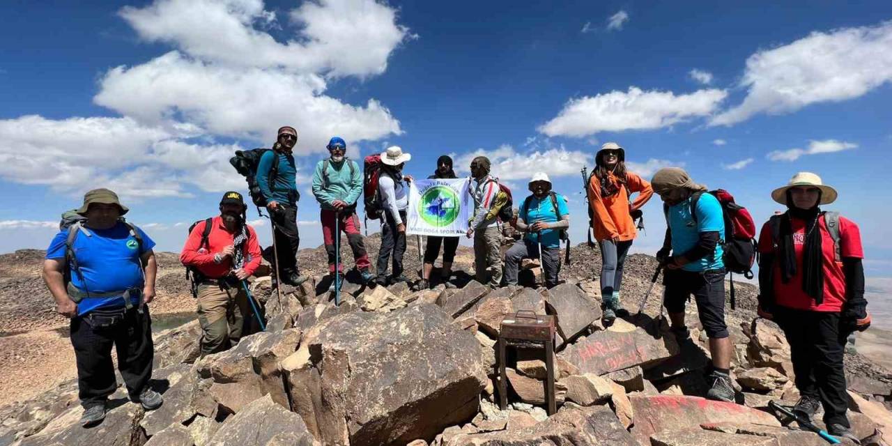 Küresel Isınmadan Dolayı Süphan Dağı’ndaki Birçok Buzul Eridi