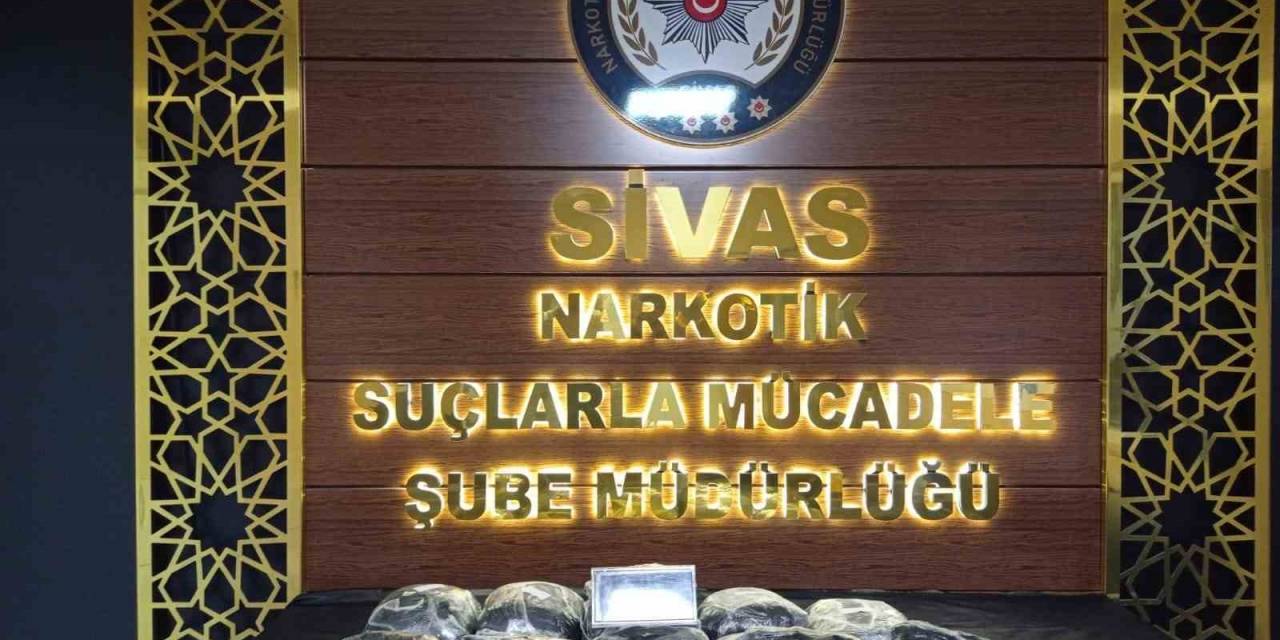 Valizden 10 Kilogram Uyuşturucu Çıktı