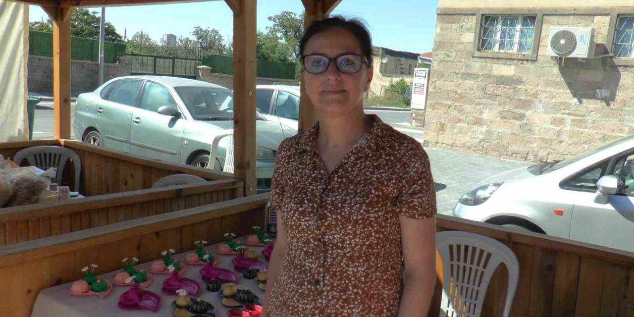 Boya Sevgisiyle Meslek Edindi