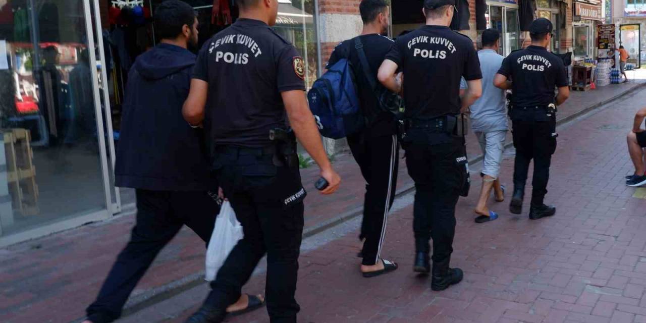Cumhurbaşkanı Erdoğan Düzensiz Göçe Karşı Her Türlü Tedbirin Alındığını Vurgulamıştı, Kıskıvrak Yakalanıp Göç İdaresine Götürülüyorlar
