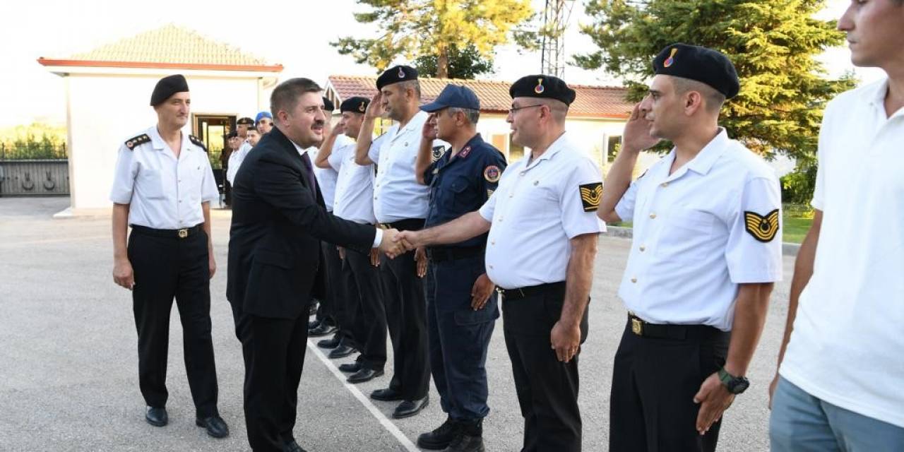Vali Sarıibrahim, İl Jandarma Komutanlığını Ziyaret Ederek Brifing Aldı