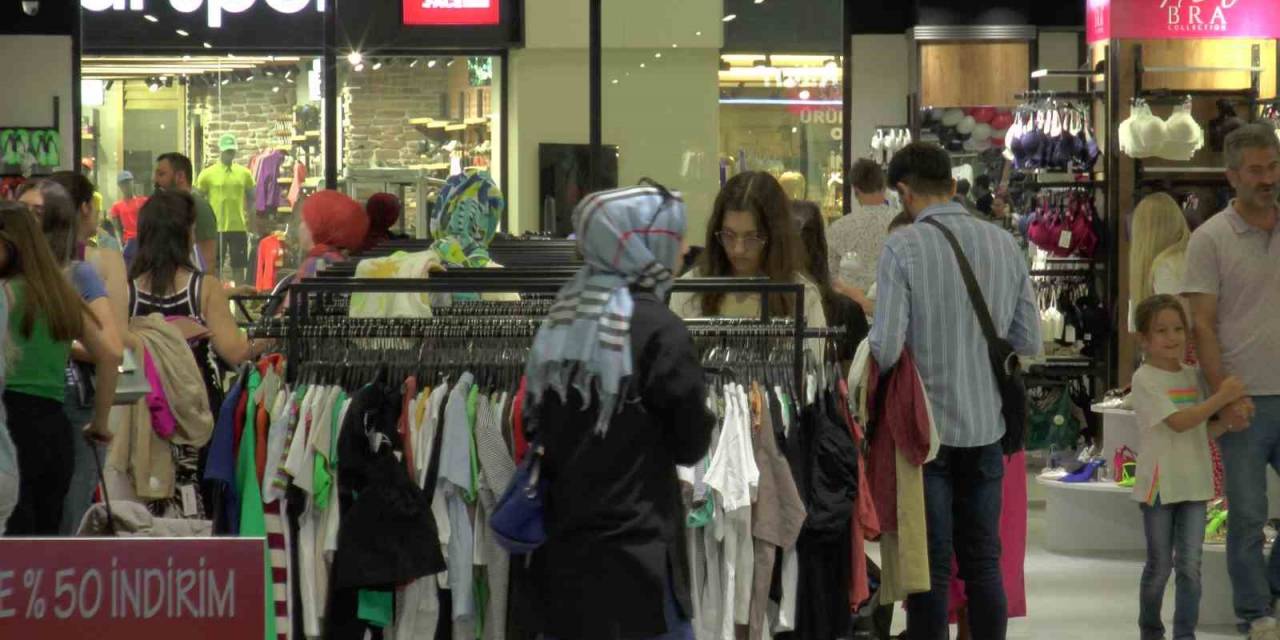 Kumsmall’un Konsept Mağazasına Vatandaşlar Akın Etti