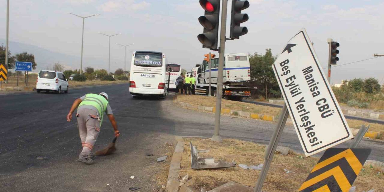 Manisa’da Otobüs İle Minibüs Çarpıştı:11 Yaralı