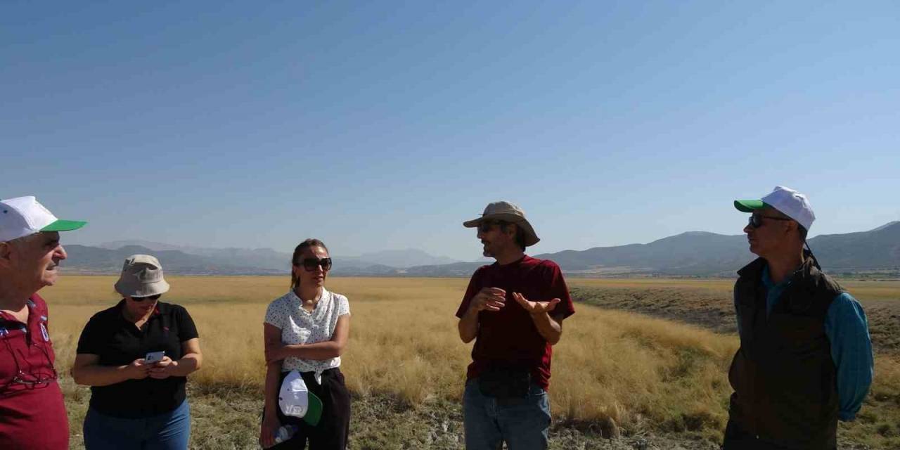 Prof. Dr. İskender Gülle; “ Burdur Gölüne Su Takviyesi Ancak Boru Sistemiyle Olur Aksi Takdirde Salınan Su Anında Buharlaşır Toprak 50 Derece"