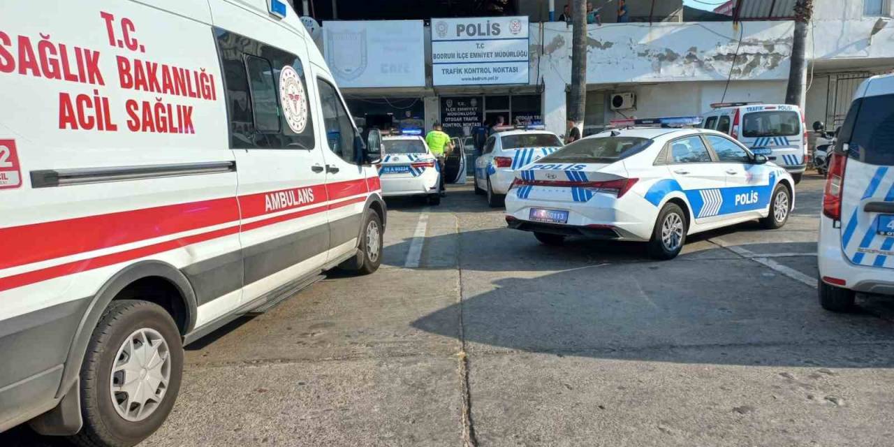 Kavgayı Ayırmaya Çalışan Polis Bıçaklandı