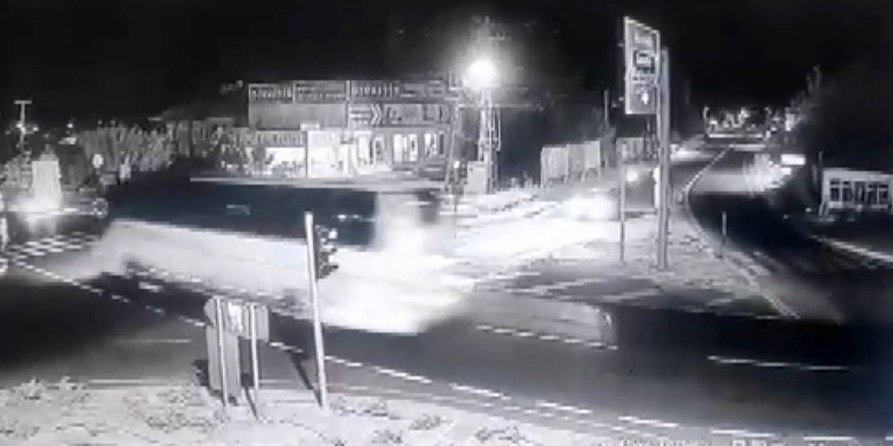 Kırmızı Işıkta Geçen Otobüsün Çaptığı Yaya Hayatını Kaybetti