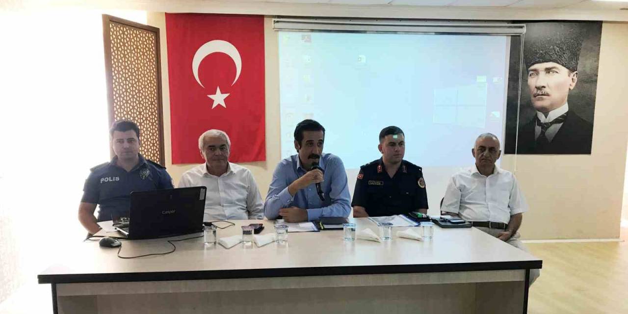 Bozyazı Kaymakamı Topsakaloğlu Muhtarlarla Bir Araya Geldi