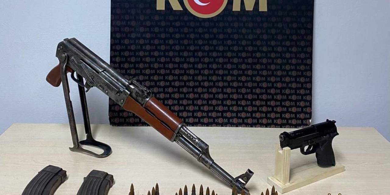 İzmir’de Yasa Dışı Silah Ticareti Operasyonu