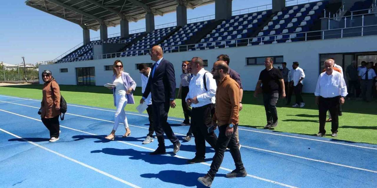 İpekyolu Belediyesi Halkı Van Gölü’yle Buluşturuyor