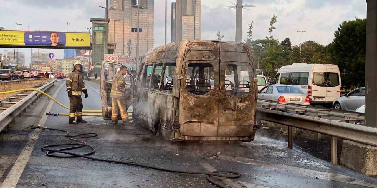 E5’te Minibüs Yandı: Trafik Durma Noktasına Geldi