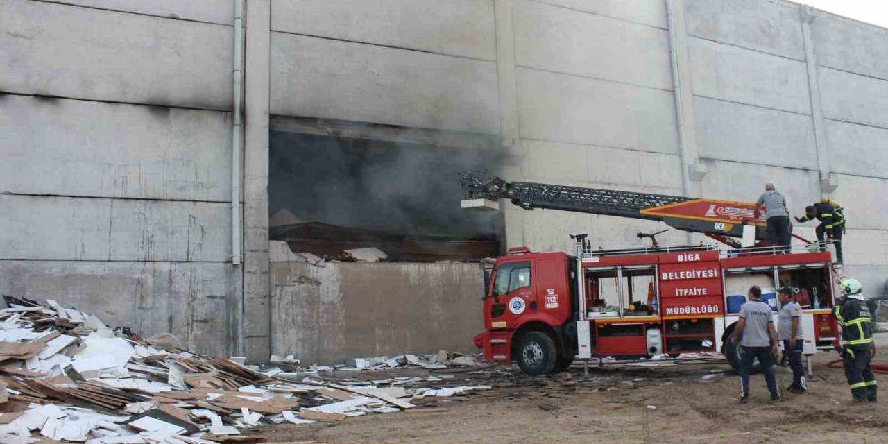 Biga’da Mobilya Fabrikasında Çıkan Yangın Söndürüldü
