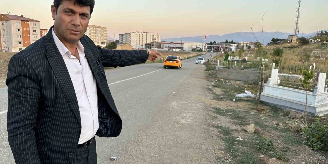 Yüksekova’da Mezarlıkta Yer Kalmadı, Mezarlar Yola Taştı
