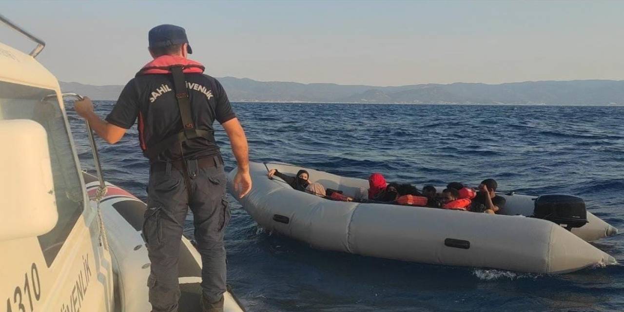 Ege’de Lastik Botları Arızalanan 10 Düzensiz Göçmen Kurtarıldı