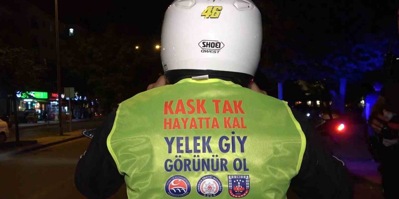 Bisiklet Ve Motosiklet Sürücülerine Reflektif Yelek Dağıtıldı