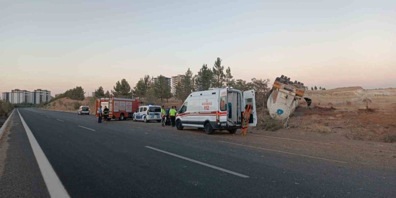 Gaziantep’te Kontrolden Çıkan Hafriyat Kamyonu Aracı Biçti: 1 Ölü, 3 Yaralı