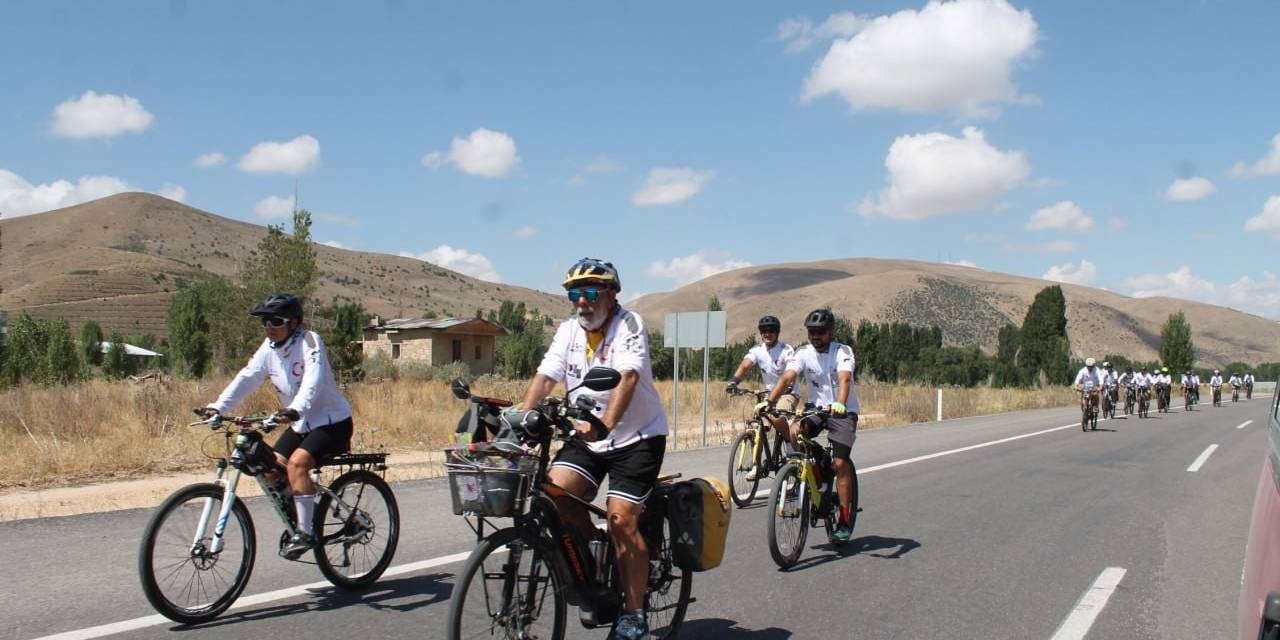 Bisiklet Tutkunları Bisikletleriyle 80 Kilometre Yol Kat Ettiler