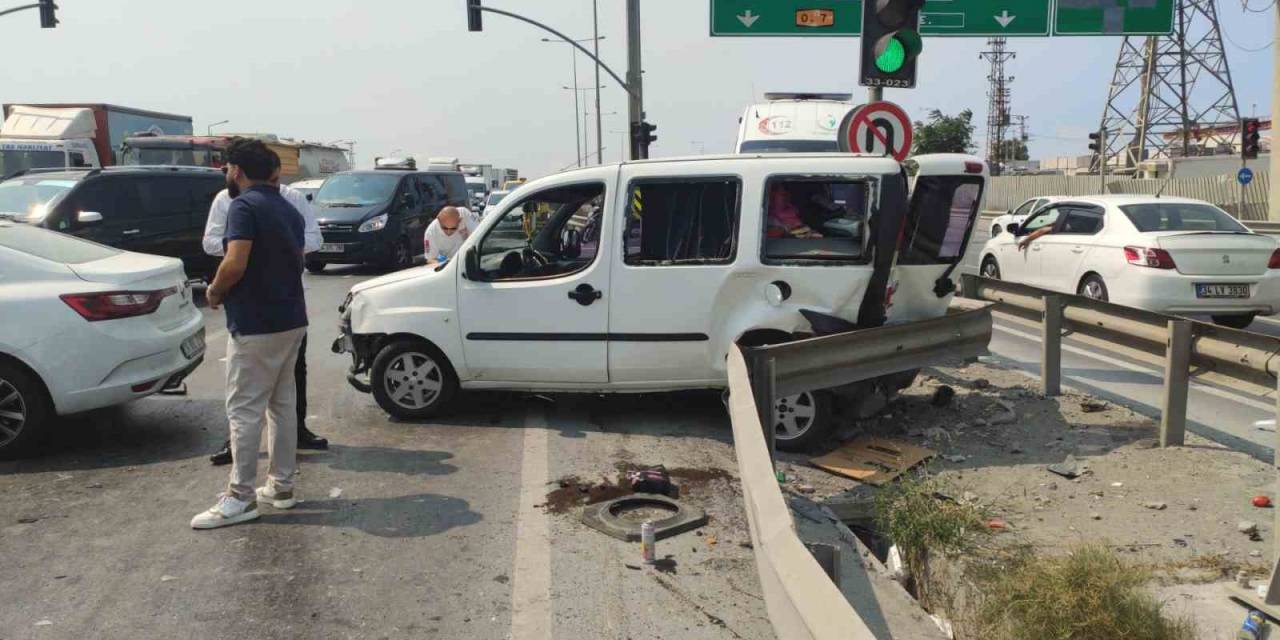 Sultangazi’de Yaşlı Kadın Trafik Kazasında Yaralanan Eşinin Başından Ayrılmadı