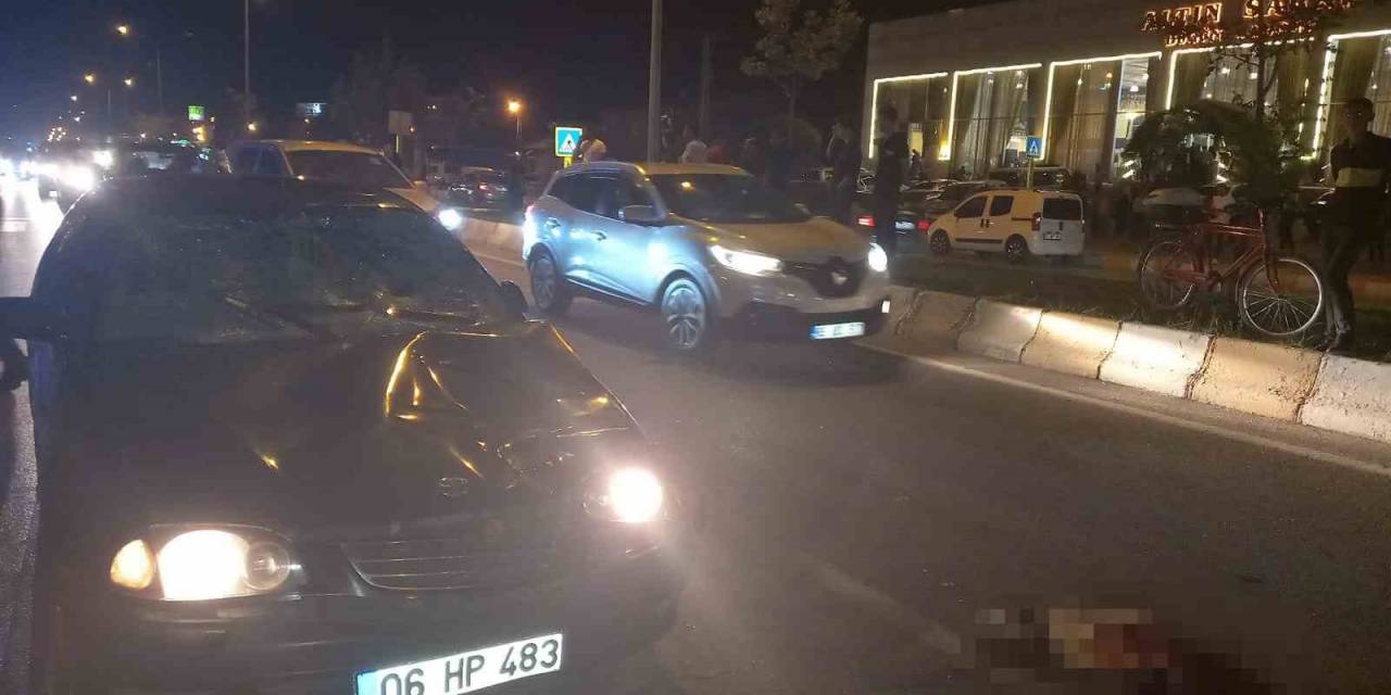Düğünden Çıkıp Yolun Karşısına Geçmek İsteyen Çifte Otomobil Çarptı: 1 Ölü, 1 Yaralı