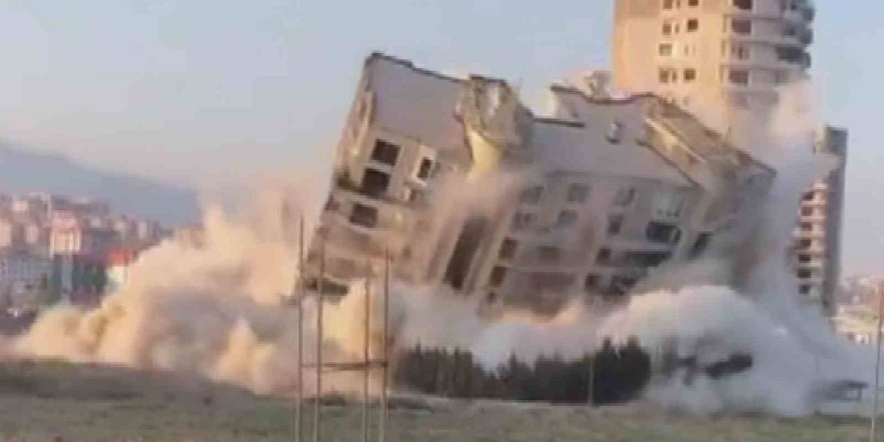 Dinamitle Patlatılan 16 Katlı Devasa Rezidans Bir Anda Yerle Bir Oldu
