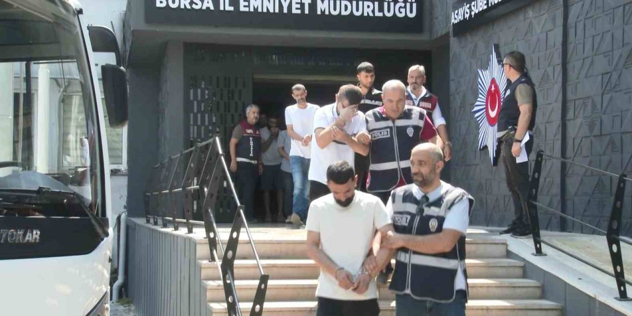 Bursa’da Aranan Şahıslara Şafak Operasyonu