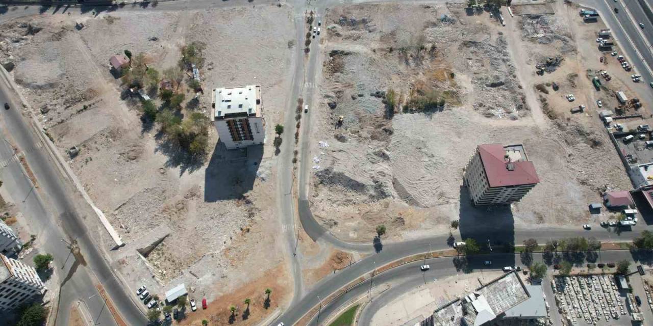 Depremin Simgesi Ebrar Sitesi’nde Enkaz Kalmadı