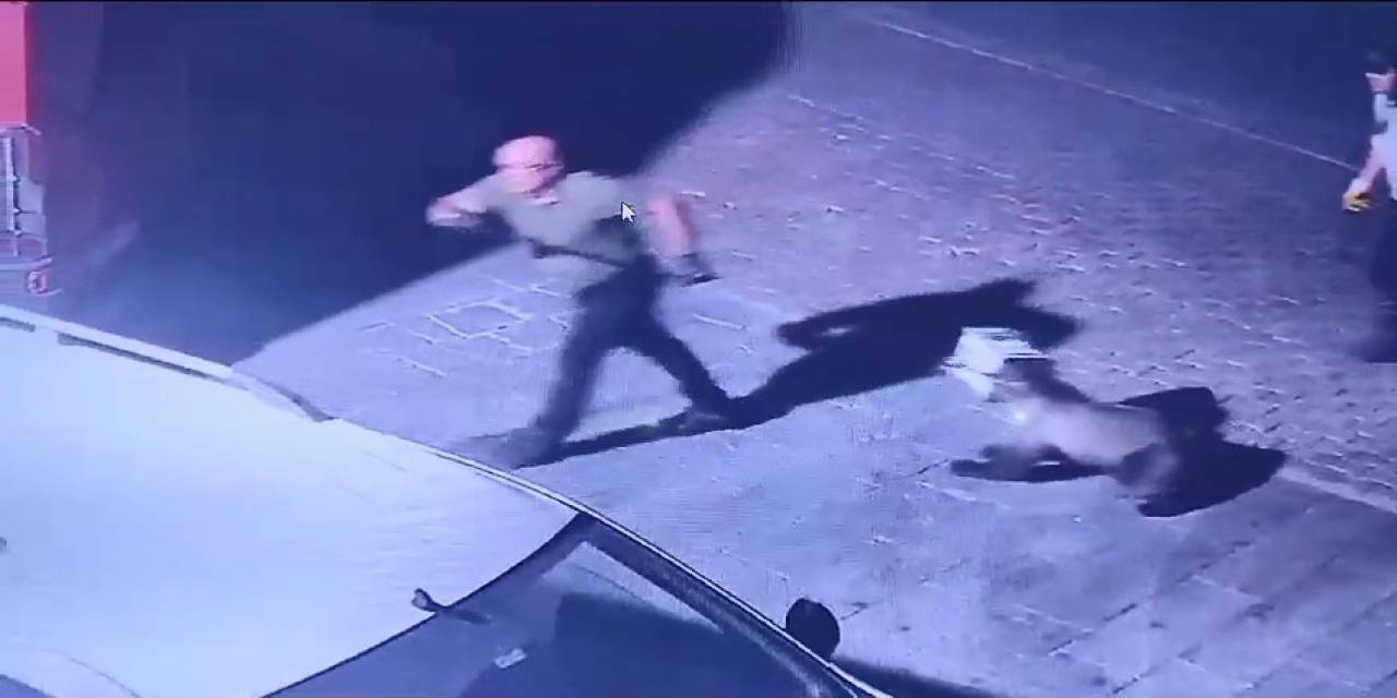 Kafası Tenekeye Sıkışan Ayıyı Vatandaşlar Kurtardı