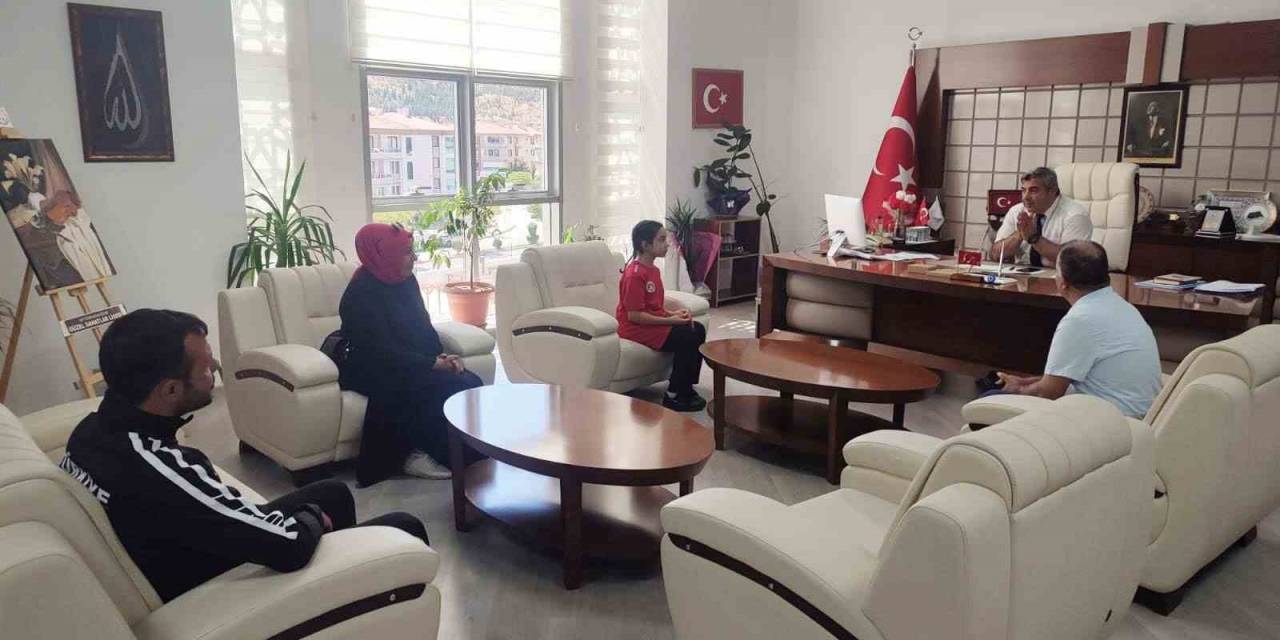 Milli Takım Sporcusu Yılmaz’dan Müdür Sünnetci’ye Ziyaret