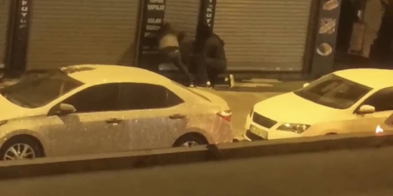 Çuvalla Gelip Girdikleri Kuyumcu Dükkanından Kilolarca Altın Çalan Hırsızlar Kamerada