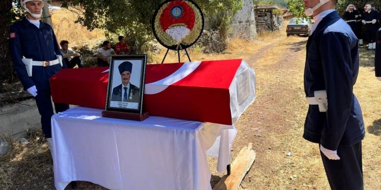 Domaniç’te Vefat Eden Kıbrıs Gazisi Şerif Kaptan Toprağa Verildi