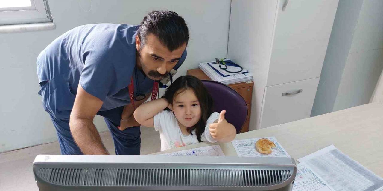 Kazada Yaralanan Kız Çocuğuna Doktor Şefkati