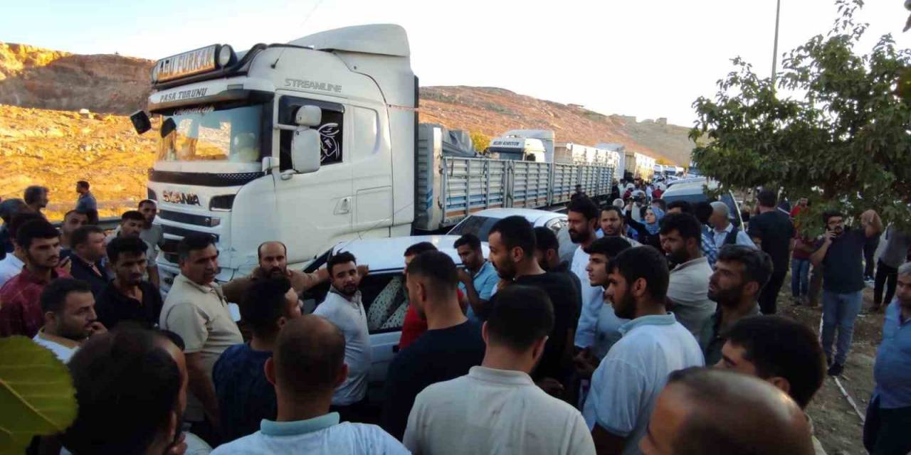 Tır Yolda Bekletilen Araçların Arasına Daldı: 5 Yaralı