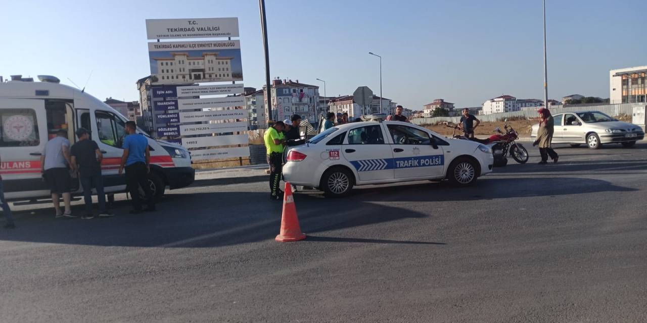 Motosiklet Dönüş Yapan Otomobile Çarptı: 1 Yaralı