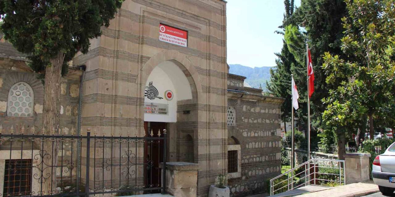 Amasya’da Kur’an Kursunda 20 Öğrenciye Pide Dayağı: Valilik Soruşturma Başlattı