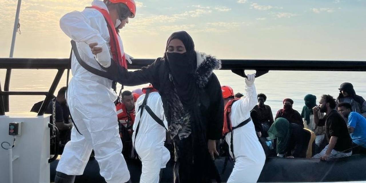 Yunanistan’ın İttiği Göçmenleri Sahil Güvenlik Kurtardı