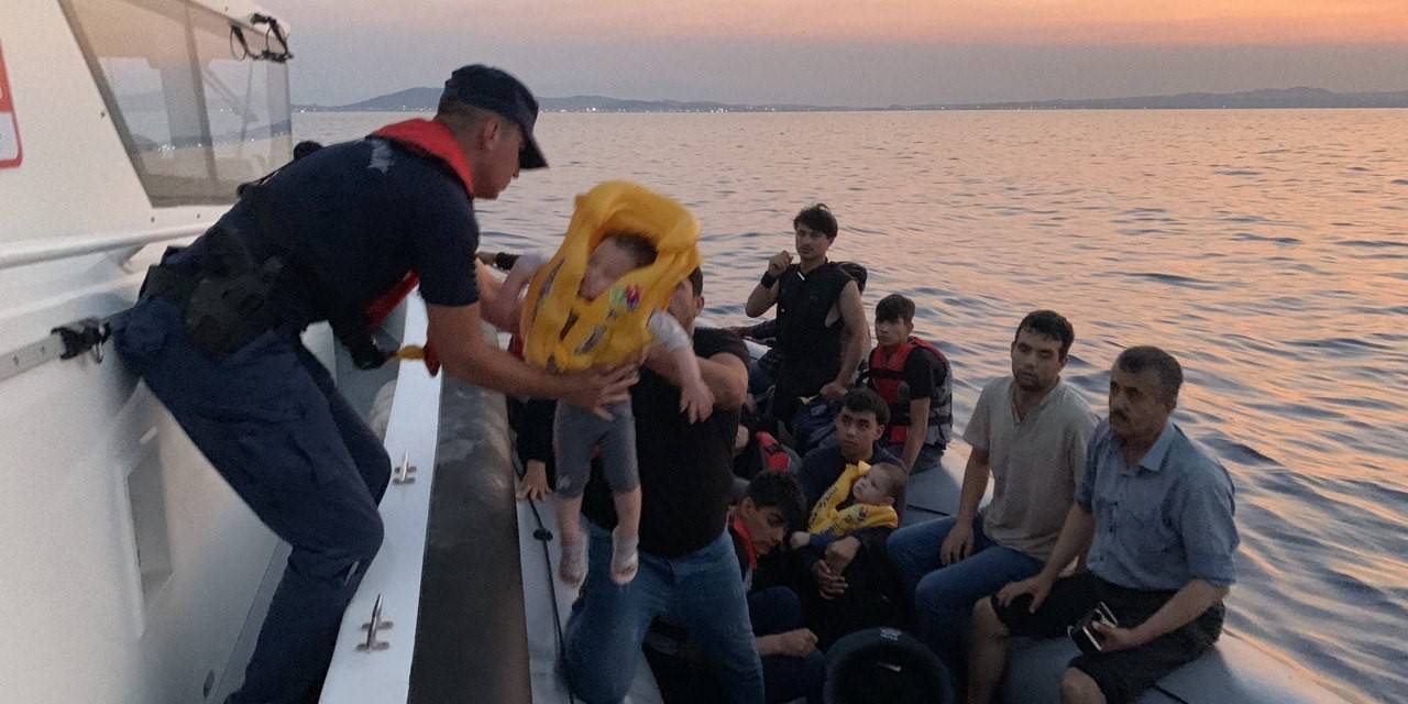 Ayvalık’ta Türk Karasularına İtilen 37 Göçmen Kurtarıldı
