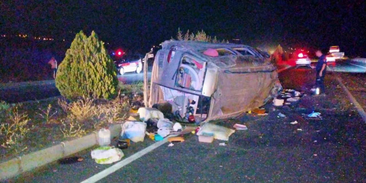 Otomobilin Çarptığı Ticari Araç Takla Atarak Karşı Şeride Geçti: 4 Yaralı