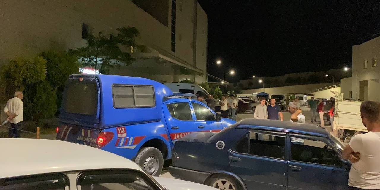 Husumetlisini Öldürüp 2 Kişiyi De Yaraladıktan Sonra Jandarma Ekiplerine Ateş Açtı