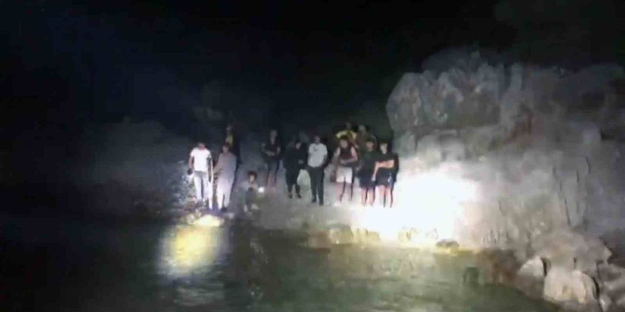Göçmenleri Yunanistan Diye Koya Terk Edip Gittiler