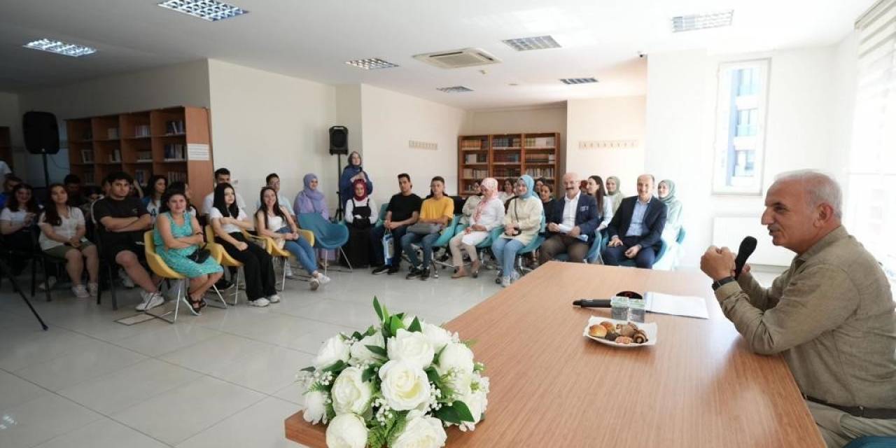 Başkan İsmet Yıldırım, Üniversiteyi Kazanan Öğrencilerle Buluştu